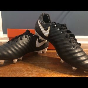 Tiempo Legend VII FG (Soccer Cleats)
